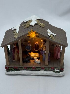 St. Nicholas Square Children’s Nativity Stage Illuminates